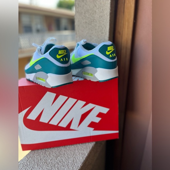 💎NIKE AiRMAX SNEAKERS💎 - Picture 3 of 4